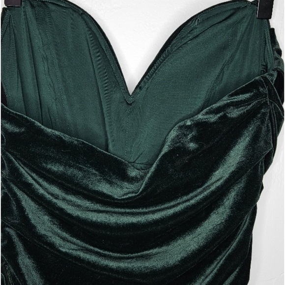 Express esmerald green velvet corset top - Picture 2 of 4